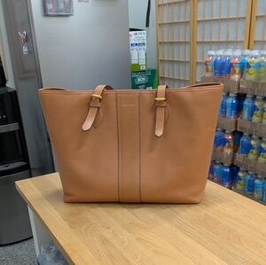 TUSTING TAN LEATHER TOTE.  Includes Premium Skin Care Product Of Your Choice.